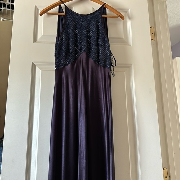 Beautiful satin & sequence tea length gown - Picture 1 of 6